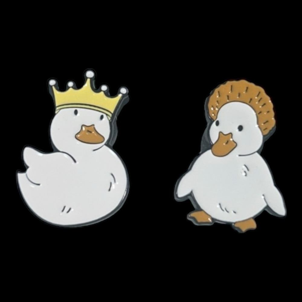 Duck Enamel 2-Pin White Goose Hat Crown Duck Cartoon Brooch Lapel Backpack New